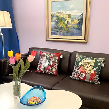 Chez Lilas Paris, 3 Pieces,